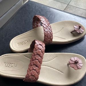 Adorable Brown Leather JESSICA Toe-Flower Sandal Slides Size 39/8